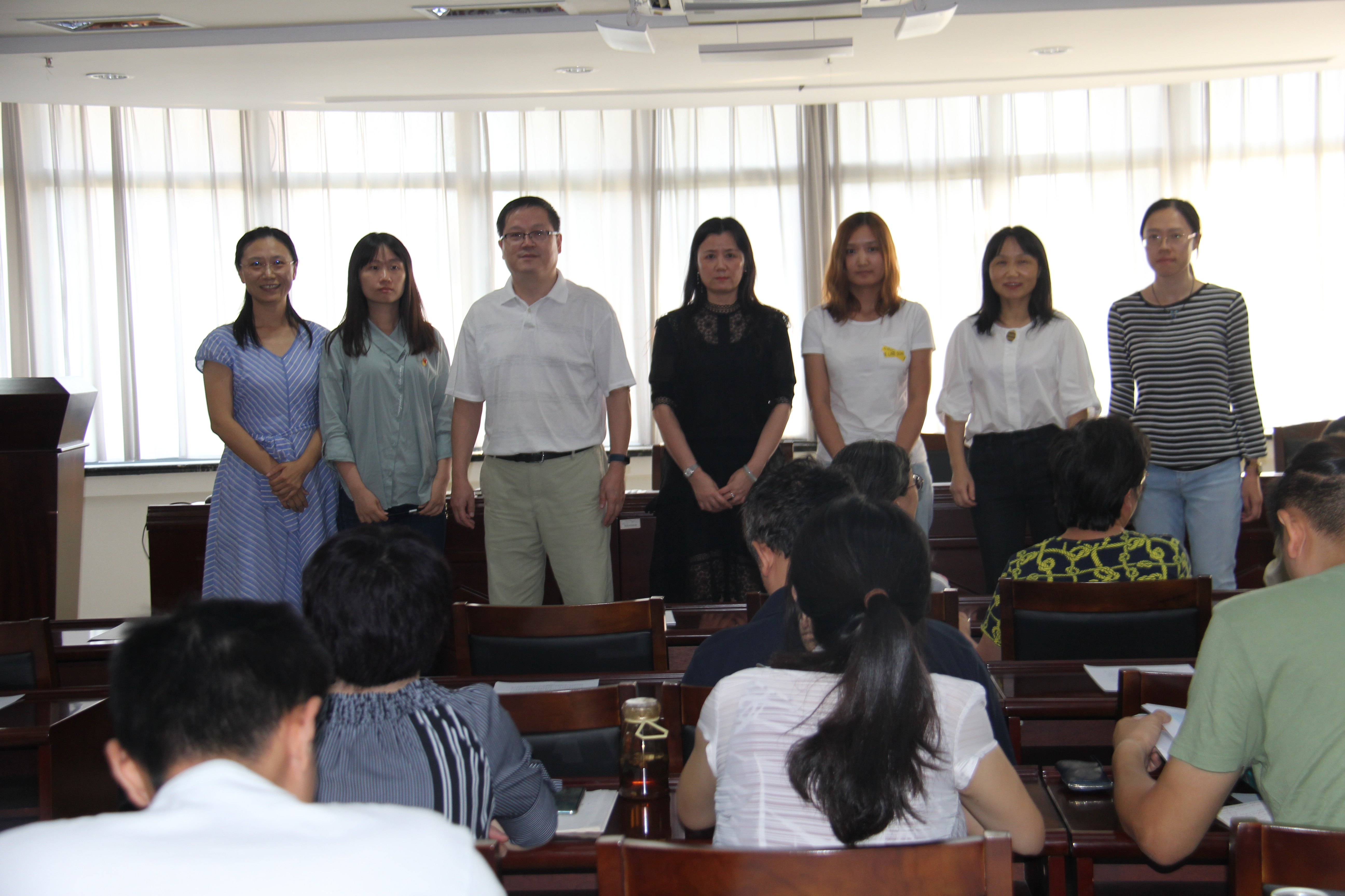 弘扬师德风范追求专业发展上大附中举行为人为学为师主题系列活动